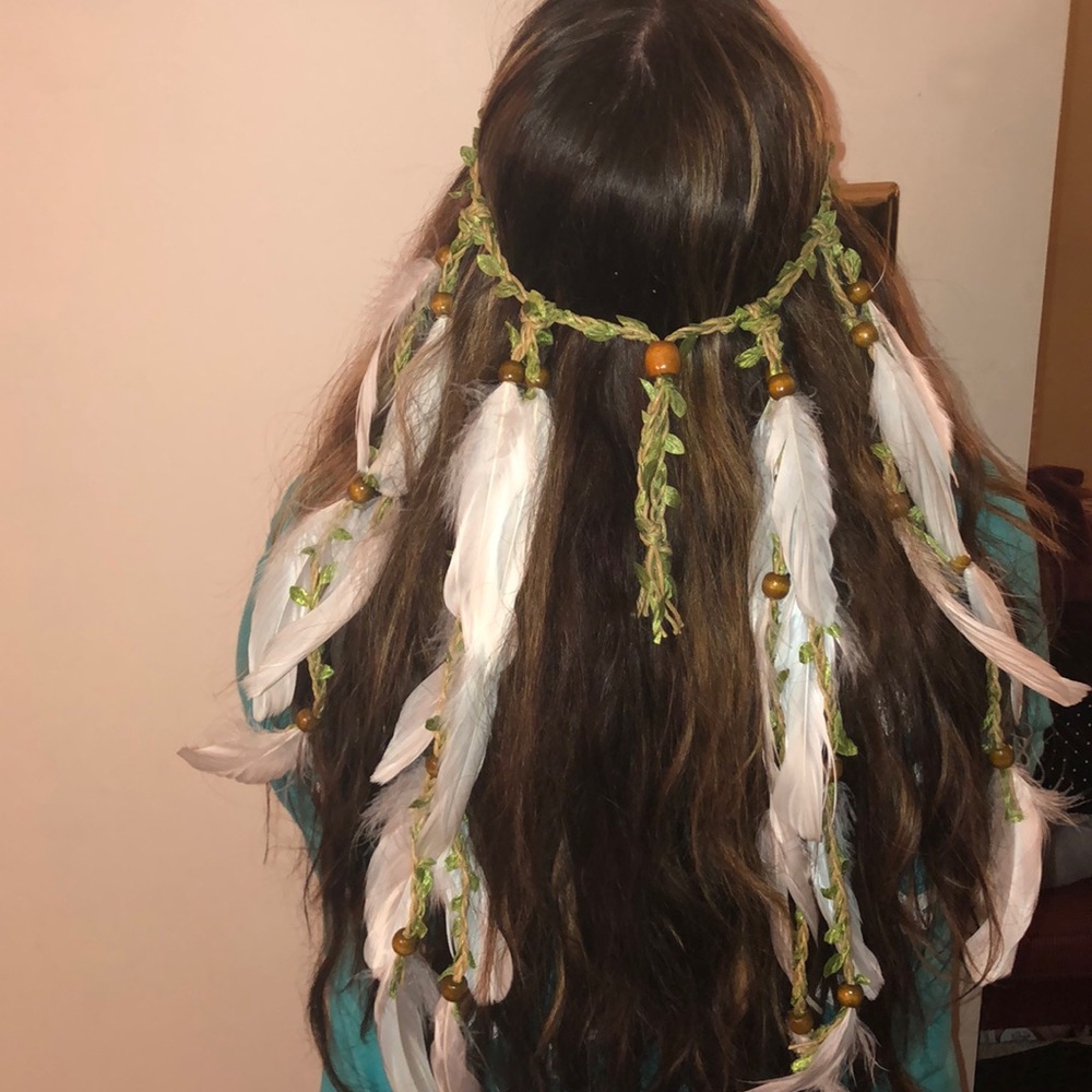 Hair/head band white feathers